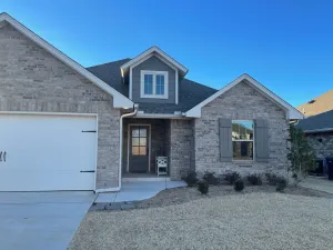 Image of Inviting, well equipped, sleeps 8 + comfortably w\/ access to Edmond\/OKC in mins.