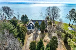 Image of Stunning Lake Michigan Cottage