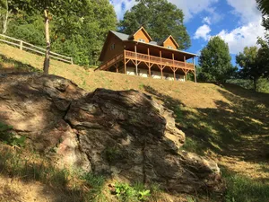 Image of Authentic log cabin with astonishing mountains. Close to Blue Ridge Parkway