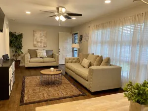 Image of Luxury 3 BR\/1 BA Home 3 Minutes to Downtown Murfreesboro & 5 Minutes to MTSU