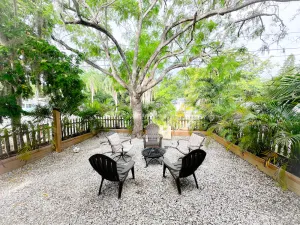 Image of Adorable Bungalow pet friendly, near beach & downtown, free bikes.