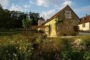 Image of Rural house and its free vegetable garden, near Martel