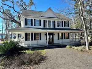 Image of Lakefront southern charm in beautiful quiet area