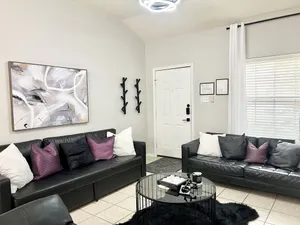 Image of Stylist home ~free 5 mins park & walk to AT&T Stadium