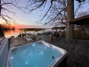 Image of Cozy Cabin on the Lake
