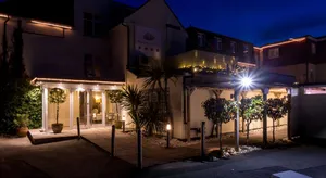 Image of Roslin Beach Hotel