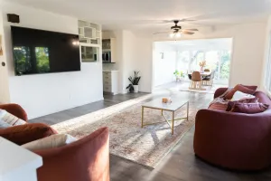 Image of Spacious Mid-Century Cozy Home with Lake View