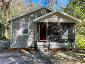 Image of Renovated cozy cottage, pet friendly, close to Springs, sleeps 8