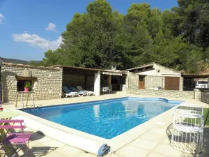 Image of Villa spacieuse à Lioux avec piscine privée et vue montagne