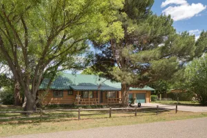 Image of Log Cabin 20 min from Sedona