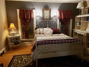 Image of Nice upper flat large bedroom.