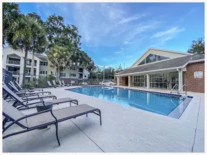Image of Near UF and SHANDS Hospital cozy spot