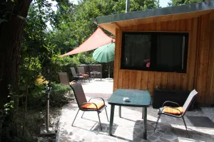 Image of Modern bungalow with fireplace in a green setting from 65 Euro per day