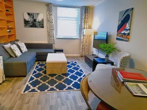 Image of Excellent Location - City Centre - Parking - 4 Beds -2 Bedrooms