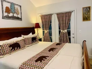 Image of Lodge H - CABIN (Sleeps 12) - #SASQUATCHED