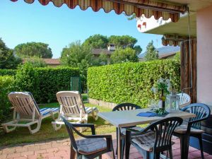 Image of Cosy apartment for 4 people with WIFI, pool, TV, patio, pets allowed and parking