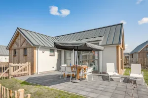 Image of Modern lodge with washing machine, beach at walking distance
