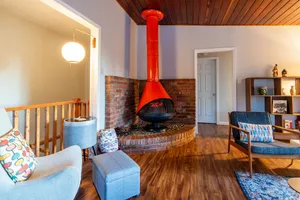 Image of Mariposa Retro Retreat, Mid-Mod style and easy walk to town