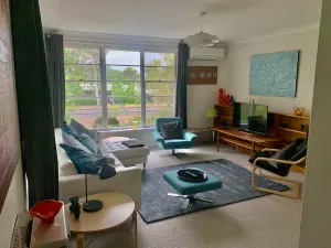 Image of Beautiful private apartment\/townhouse walking distance from Canberra City