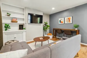 Image of Charming Remodeled 3-BR Bungalow near Attractions