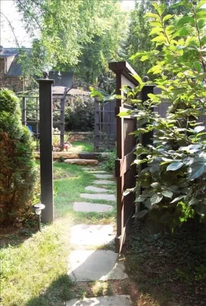 Image of Lovely C.1890 Flat with Garden in Historic Downtown