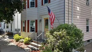 Image of 3 Bedrooms\/4 Beds Garden Oasis in Historic area of Bristol, 2nd Floor