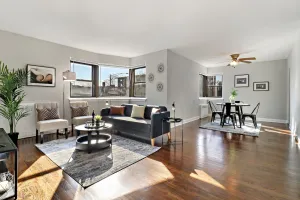 Image of Comfy 2BR Rogers Park Apt in Sheridan