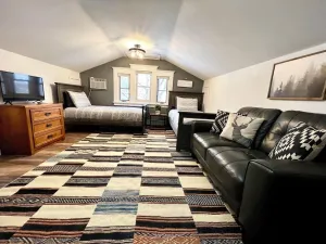 Image of Enjoy this Private & Centrally Located 2 bed\/2 bath Loft