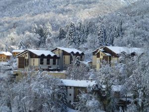 Image of Studio confortable avec balcon, parking et WiFi à Brides-les-Bains - FR-1-512-149