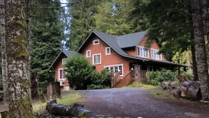 Image of Large Lodge at Rainier Lodge (0.4 miles from entrance)