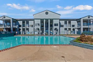 Image of Prime Location close to Restaurants, NASA, Kemah, etc