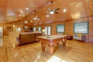 Image of Stunning Tranquil River Lodge and 2 Cozy Cabins