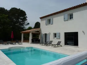 Image of Air-conditioned villa with heated pool for 9 people
