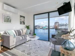 Image of Beautiful houseboat with roof terrace in beautiful harbour