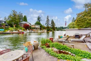Image of Luxury on the Lake