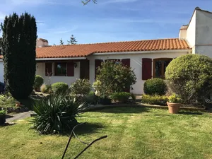 Image of Pretty family home near sea, forest and marsh