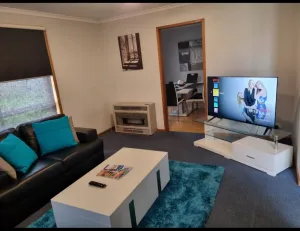 Image of WI -FI- Netflix- Super Comfy 3 Bedroom Home With Massive 21Metre Driveway Space for boat or Caravan