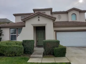 Image of Great Spacious House close to shopping and dining, easy freeway access.