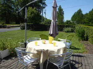 Image of Charming Countryside Retreat with Heated Pool and Fireplace, Ideal for Nature Lovers!