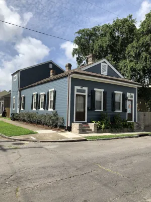Image of Renovated Efficiency steps away from Magazine St