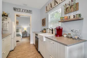 Image of Beautiful Lakeview 1 bedroom\/1 bath unit
