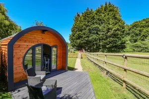 Image of APPLE POD, pet friendly, with a garden in Arundel, West Sussex