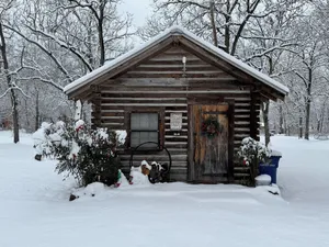 Image of Little Dreamer log cabin