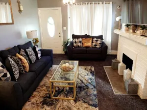 Image of Cozy Bungalow Near Lake and downtown