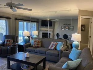 Image of Gorgeous 3 bed\/2 bath walk-in condo with tranquil lake view! (Sleeps 6-8)
