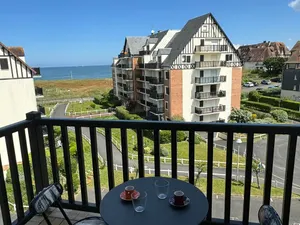 Image of Appartement 2 pièces en bord de mer avec accès direct à la plage de Cabourg, proche Thalassothérapie - FR-1-487-336