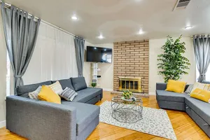 Image of Beautiful 4bedroom,3bath ,5bed,2 sleep sofa,10 min Downtown,Pool,Hot Tub! Game !