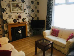 Image of 5 Bedroom House For Corporate Stays in Kettering