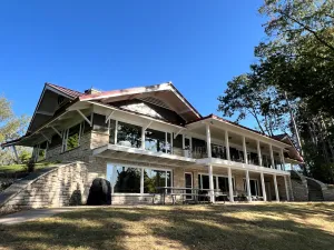 Image of Shadow Lake Retreat House ~ Waterfront ~ Includes kayaks, paddle boards, bikes..
