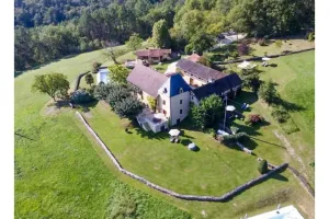 Image of Domaine 3 gites,9 rooms, 18 people,games room,private heated pool Sarlat\/Lascaux